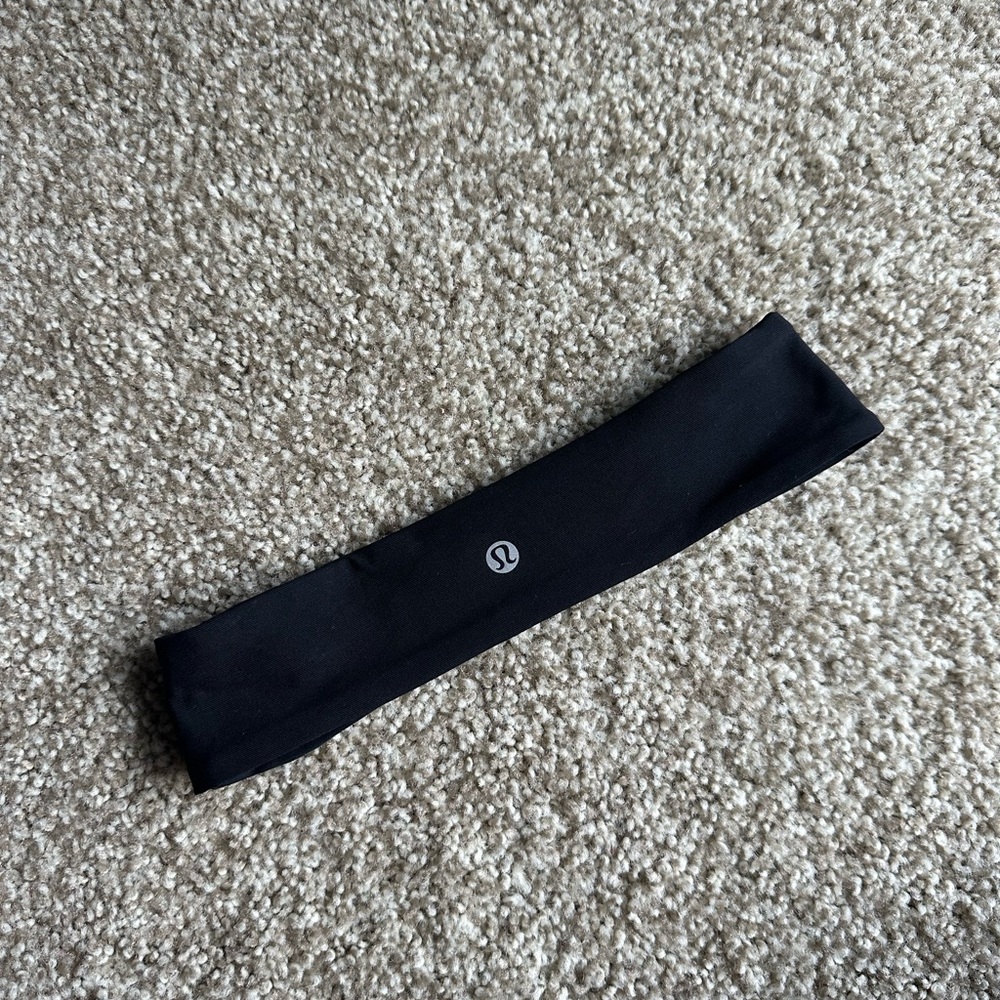 Lululemon OS Women’s fly away headband in black